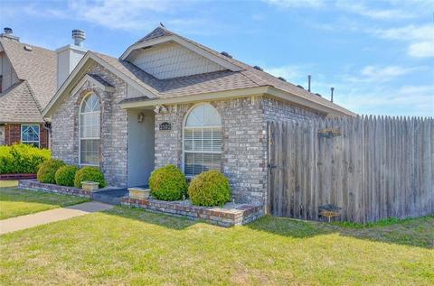 2102 Lakecrest Dr, Moore, OK 73170 photo 3
