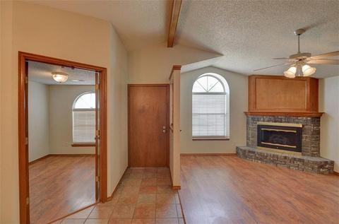 2102 Lakecrest Dr, Moore, OK 73170 photo 6