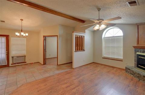 2102 Lakecrest Dr, Moore, OK 73170 photo 9