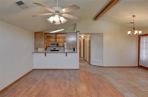 2102 Lakecrest Dr, Moore, OK 73170 photo 10