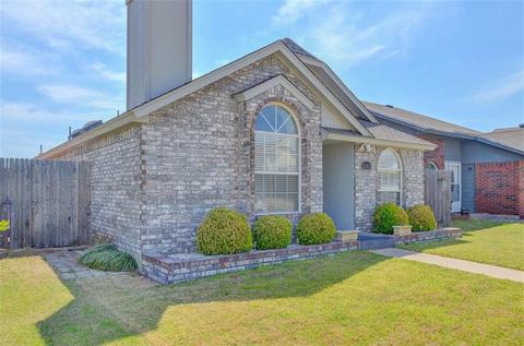 2102 Lakecrest Dr, Moore, OK 73170 photo 2