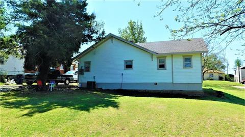 1310 E Noble Ave, Guthrie, OK 73044 photo 2