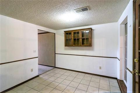 2111 Briarcliff, Moore, OK 73170 photo 9
