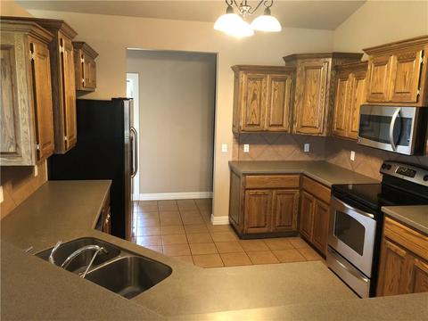 1808 Foxtail, Altus, OK 73521 photo 3