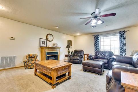 201 Mockingbird Ln, Tuttle, OK 73089 photo 5