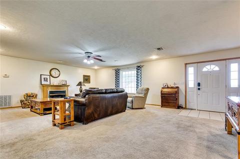 201 Mockingbird Ln, Tuttle, OK 73089 photo 4