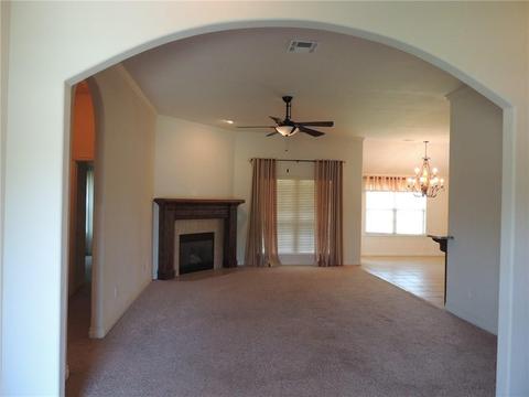 1904 Mead Ln, Moore, OK 73170 photo 4