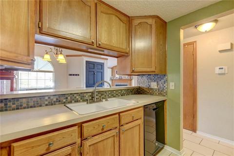 2121 Parkview Dr, Moore, OK 73170 photo 9