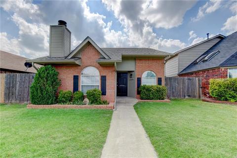 2121 Parkview Dr, Moore, OK 73170 photo 1