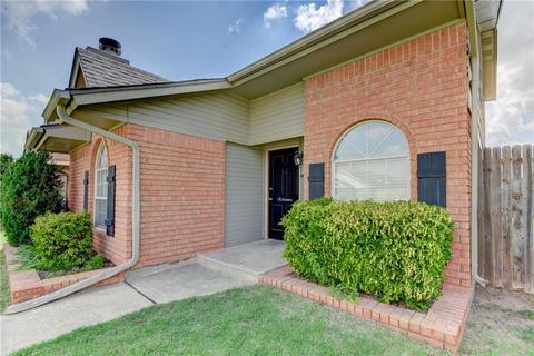 2121 Parkview Dr, Moore, OK 73170 photo 2