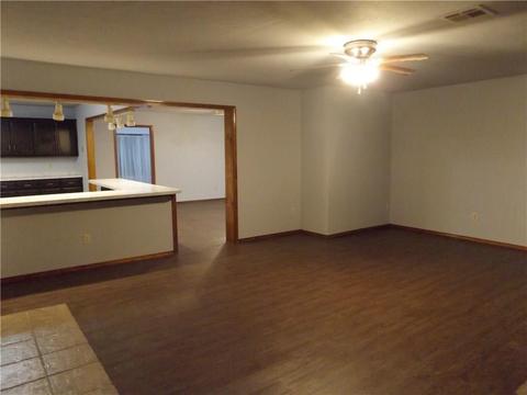 604 Camelot, Altus, OK 73521 photo 2