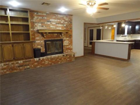 604 Camelot, Altus, OK 73521 photo 3