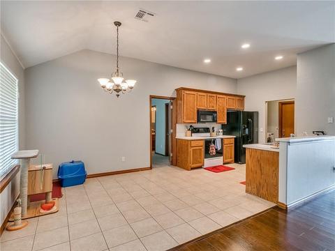 1805 Regency Blvd, Moore, OK 73160 photo 7