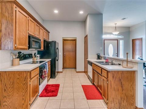 1805 Regency Blvd, Moore, OK 73160 photo 8