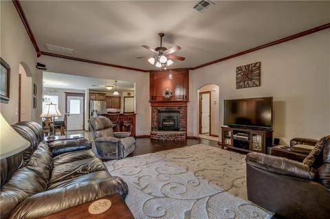 800 Arrowhead Dr, Tuttle, OK 73089 photo 4