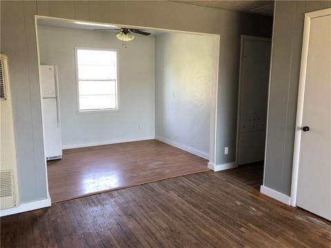 1066 Coe, Altus, OK 73521 photo 2