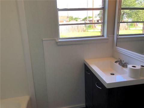 1066 Coe, Altus, OK 73521 photo 7