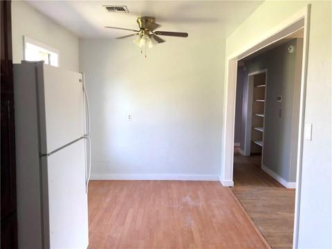 1066 Coe, Altus, OK 73521 photo 5