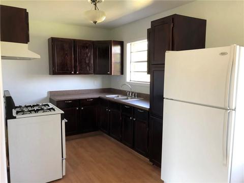 1066 Coe, Altus, OK 73521 photo 4