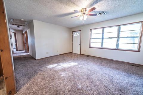204 SE 1st St, Tuttle, OK 73089 photo 3