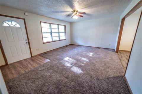 204 SE 1st St, Tuttle, OK 73089 photo 2