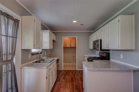 2117 Lakecrest, Moore, OK 73170 photo 9