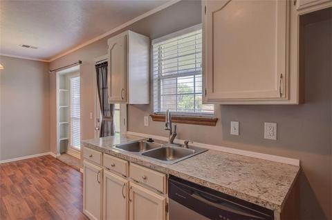 2117 Lakecrest, Moore, OK 73170 photo 11