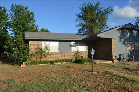 324 E Forest Ln, Mustang, OK 73064 photo 1