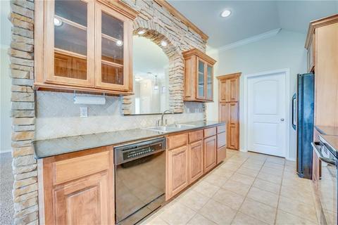 812 SW 38th St, Moore, OK 73160 photo 10