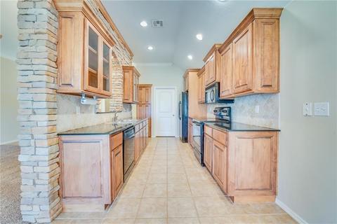 812 SW 38th St, Moore, OK 73160 photo 9
