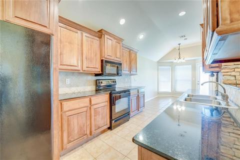 812 SW 38th St, Moore, OK 73160 photo 6