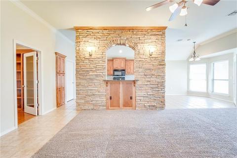 812 SW 38th St, Moore, OK 73160 photo 3