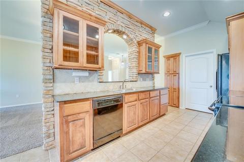 812 SW 38th St, Moore, OK 73160 photo 5