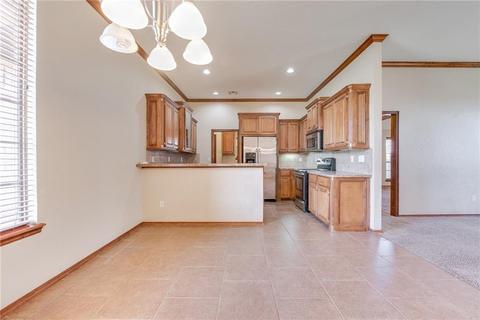 625 E Juniper Ln, Mustang, OK 73064 photo 9