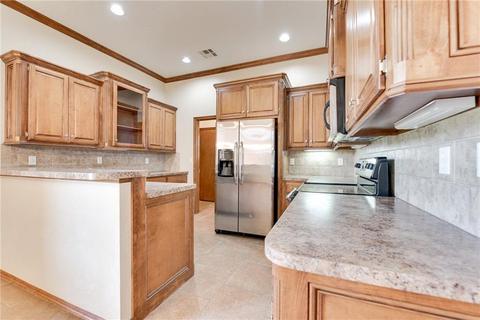 625 E Juniper Ln, Mustang, OK 73064 photo 4
