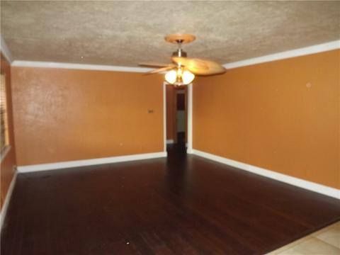 122 W Eakly Main, Hydro, OK 73048 photo 4