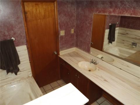 122 W Eakly Main, Hydro, OK 73048 photo 10