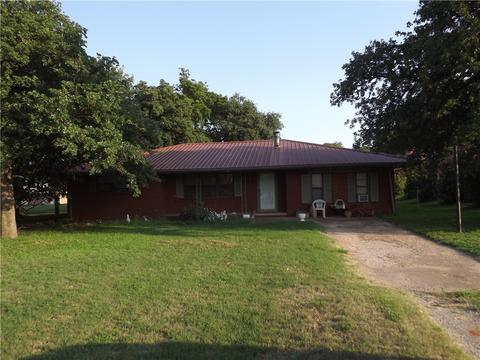 122 W Eakly Main, Hydro, OK 73048 photo 1