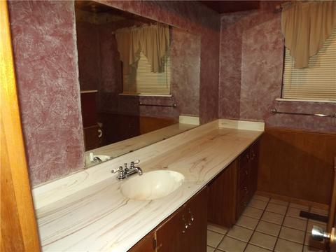 122 W Eakly Main, Hydro, OK 73048 photo 12