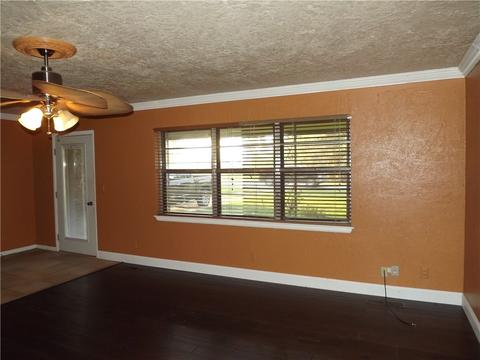 122 W Eakly Main, Hydro, OK 73048 photo 5