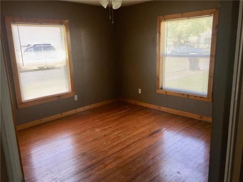 506 N Locust, Seiling, OK 73663 photo 5