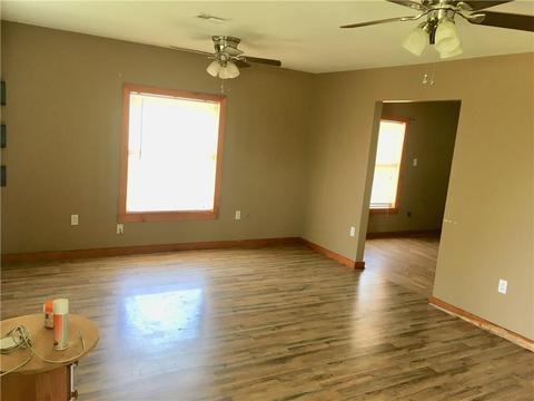 506 N Locust, Seiling, OK 73663 photo 2