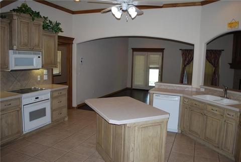 3105 Birch, Moore, OK 73170 photo 4