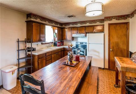 423 E Roh, Thomas, OK 73669 photo 2
