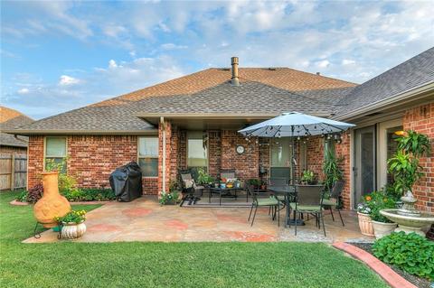 1909 Oak Dr, Moore, OK 73170 photo 4