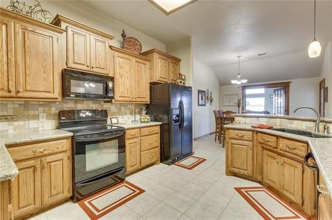 1909 Oak Dr, Moore, OK 73170 photo 17