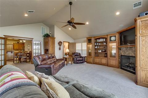 1909 Oak Dr, Moore, OK 73170 photo 2