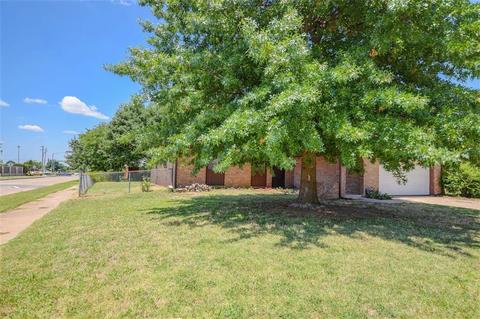 202 Stanton Dr, Norman, OK 73071 photo 2