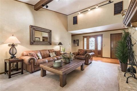 2805 Summit Dr, Edmond, OK 73034 photo 4