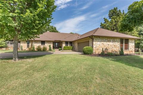 2805 Summit Dr, Edmond, OK 73034 photo 1